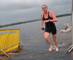 Jonna Pettersson ledare efter simningen